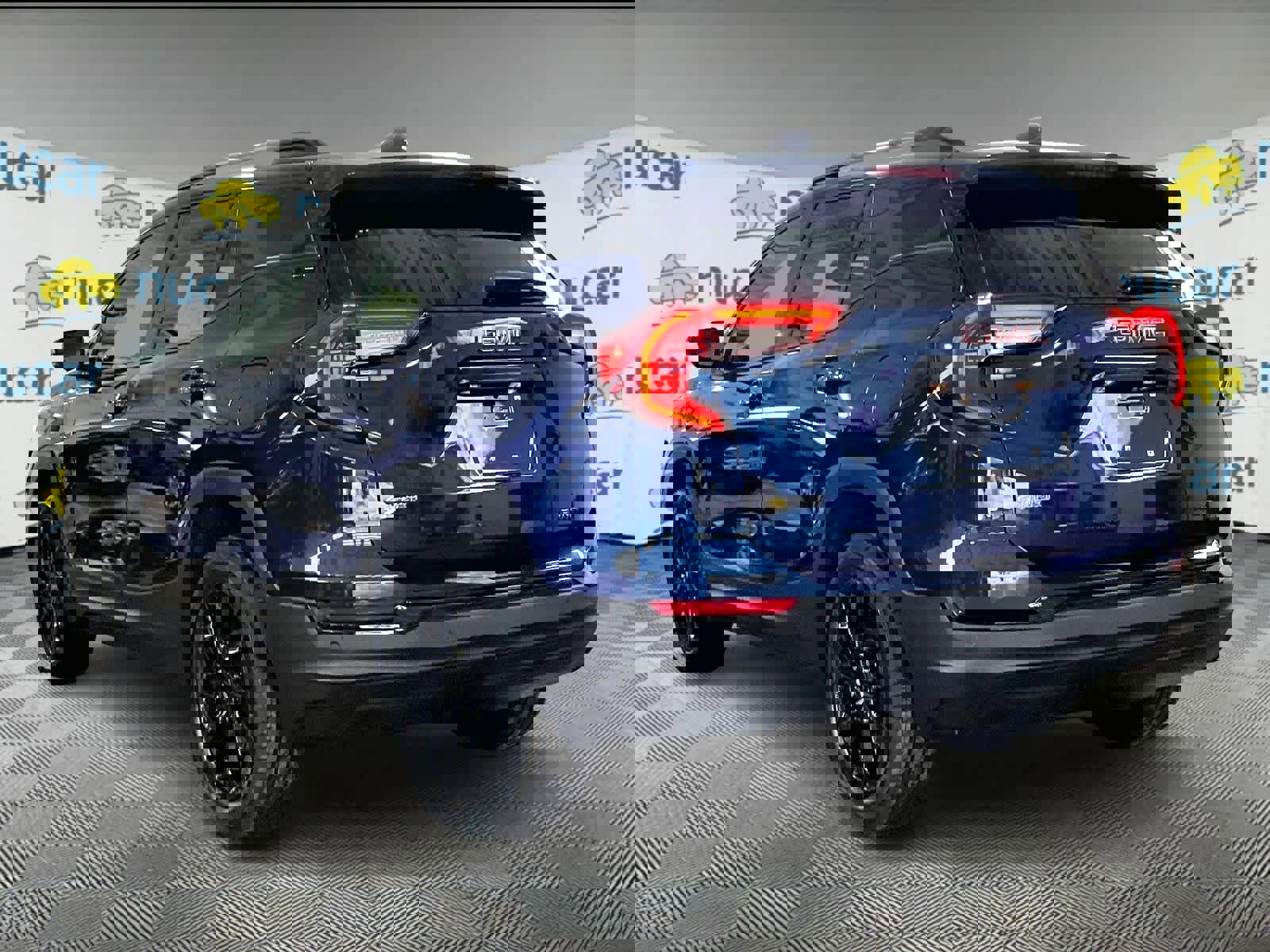 Used 2023 GMC Terrain SLE w/ Driver Convenience Package image 4