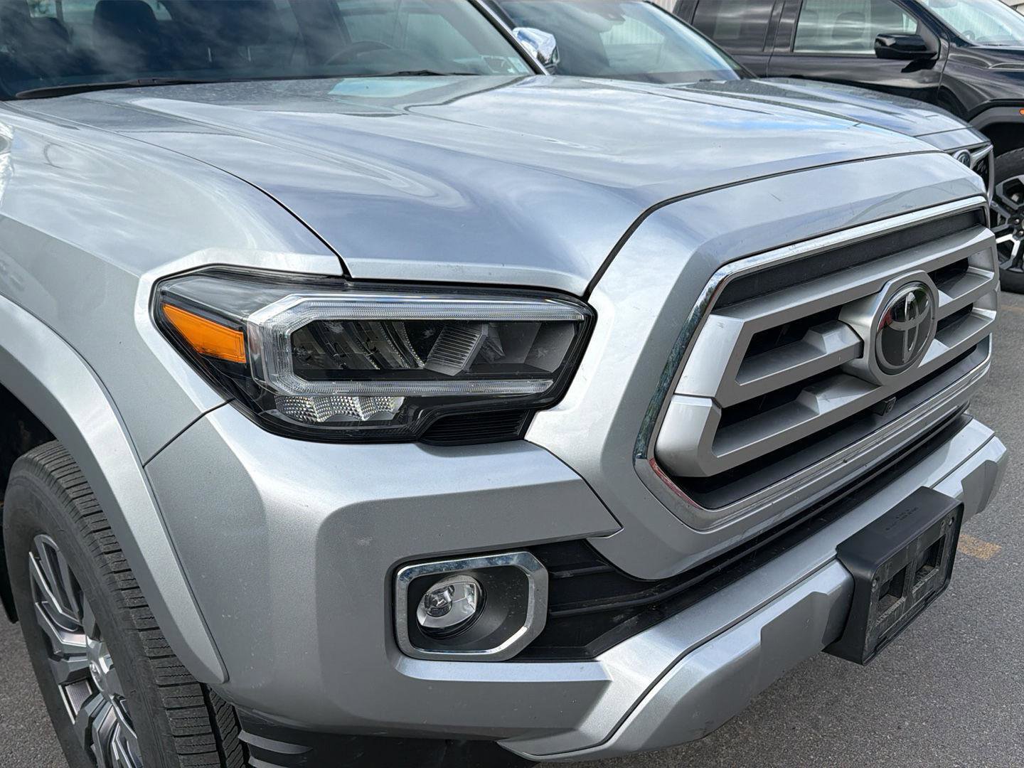 Used 2023 Toyota Tacoma Limited AWD/4WD image 4