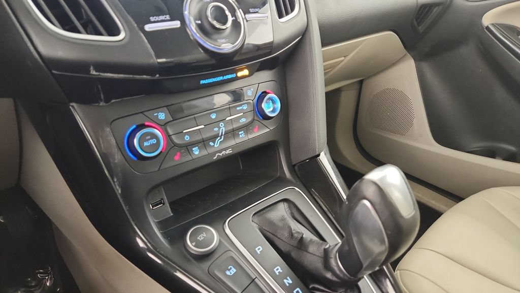 Used 2017 Ford Focus Electric Hatchback FWD image 17