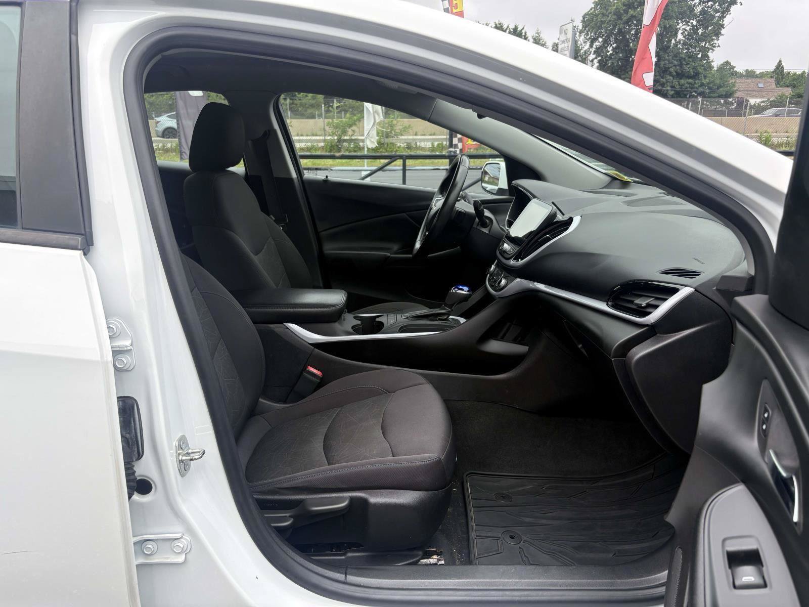 Used 2017 Chevrolet Volt LT w/ Comfort Package FWD image 23
