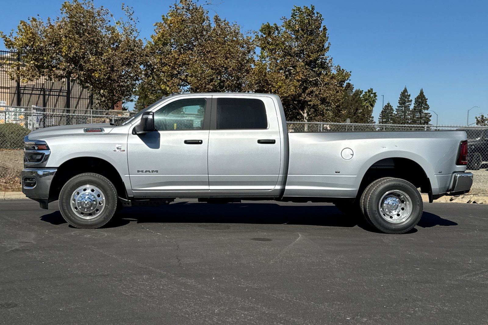New 2026 RAM 3500 Big Horn AWD/4WD image 6