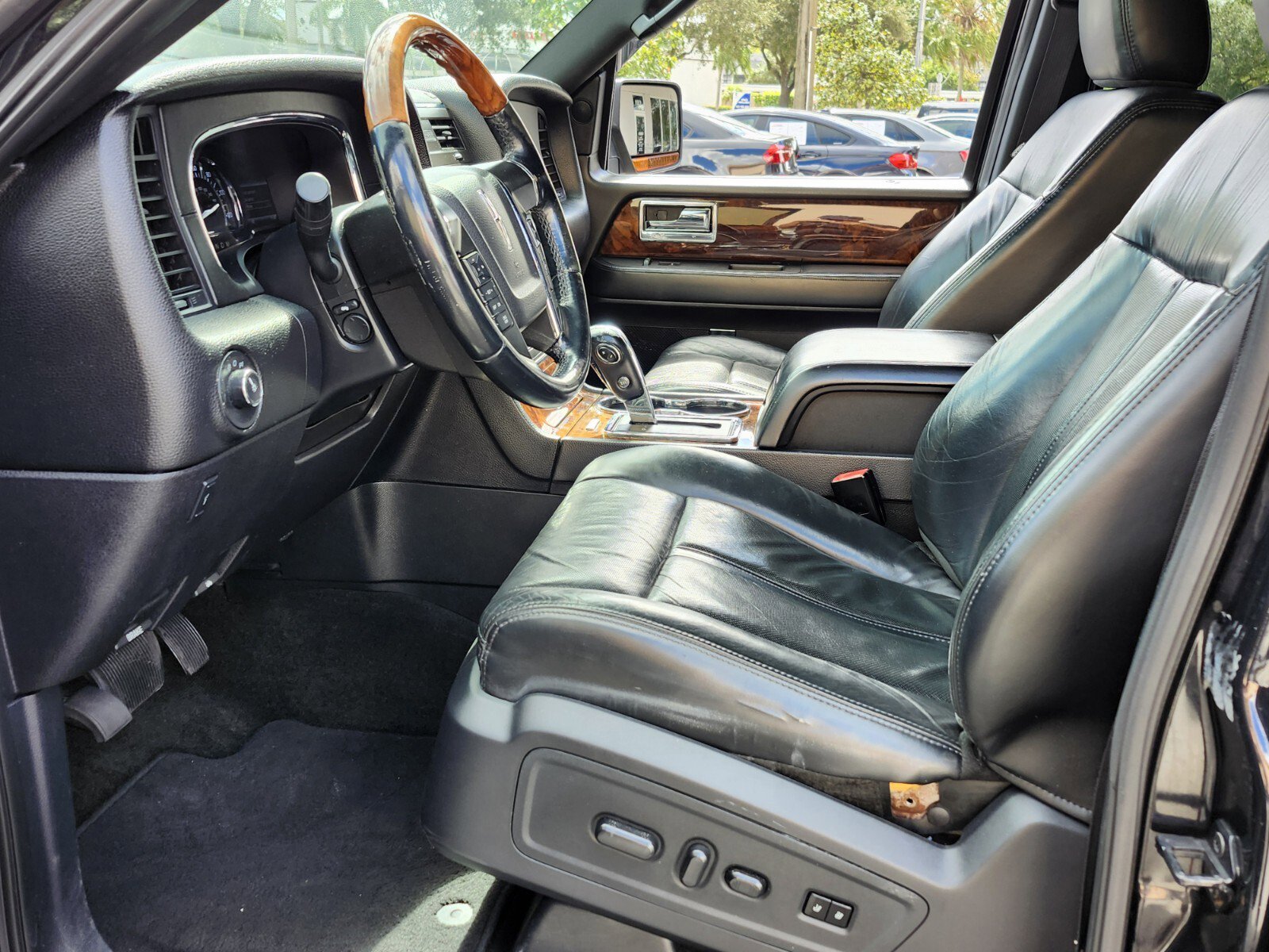 Used 2015 Lincoln Navigator 2WD image 3
