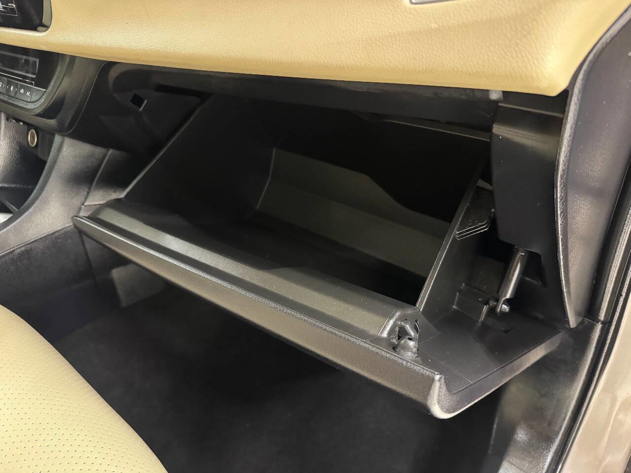 Used 2016 Toyota Corolla LE image 26