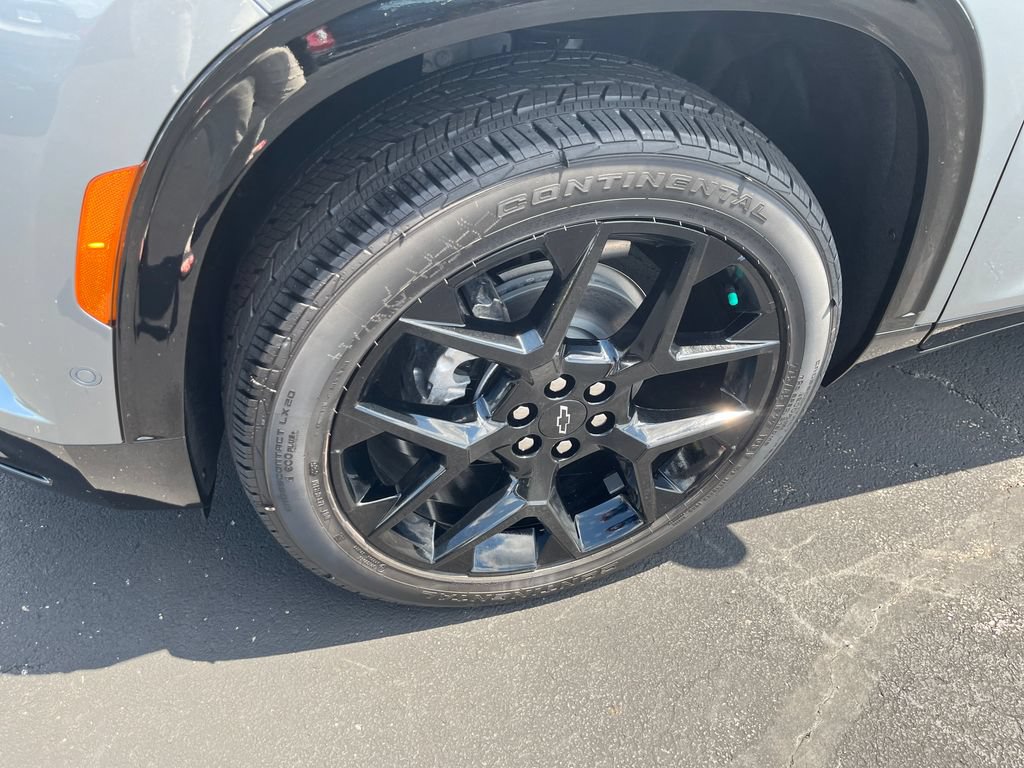 New 2026 Chevrolet Traverse RS w/ LPO, Floor Liner Package FWD image 9