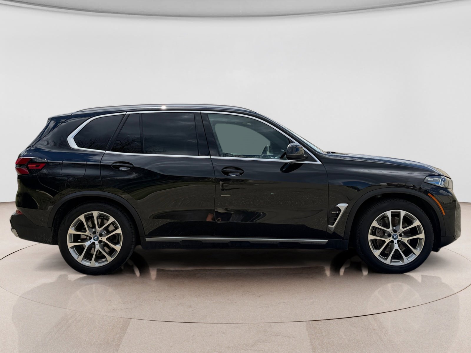 Used 2024 BMW X5 xDrive50e w/ Premium Package image 6