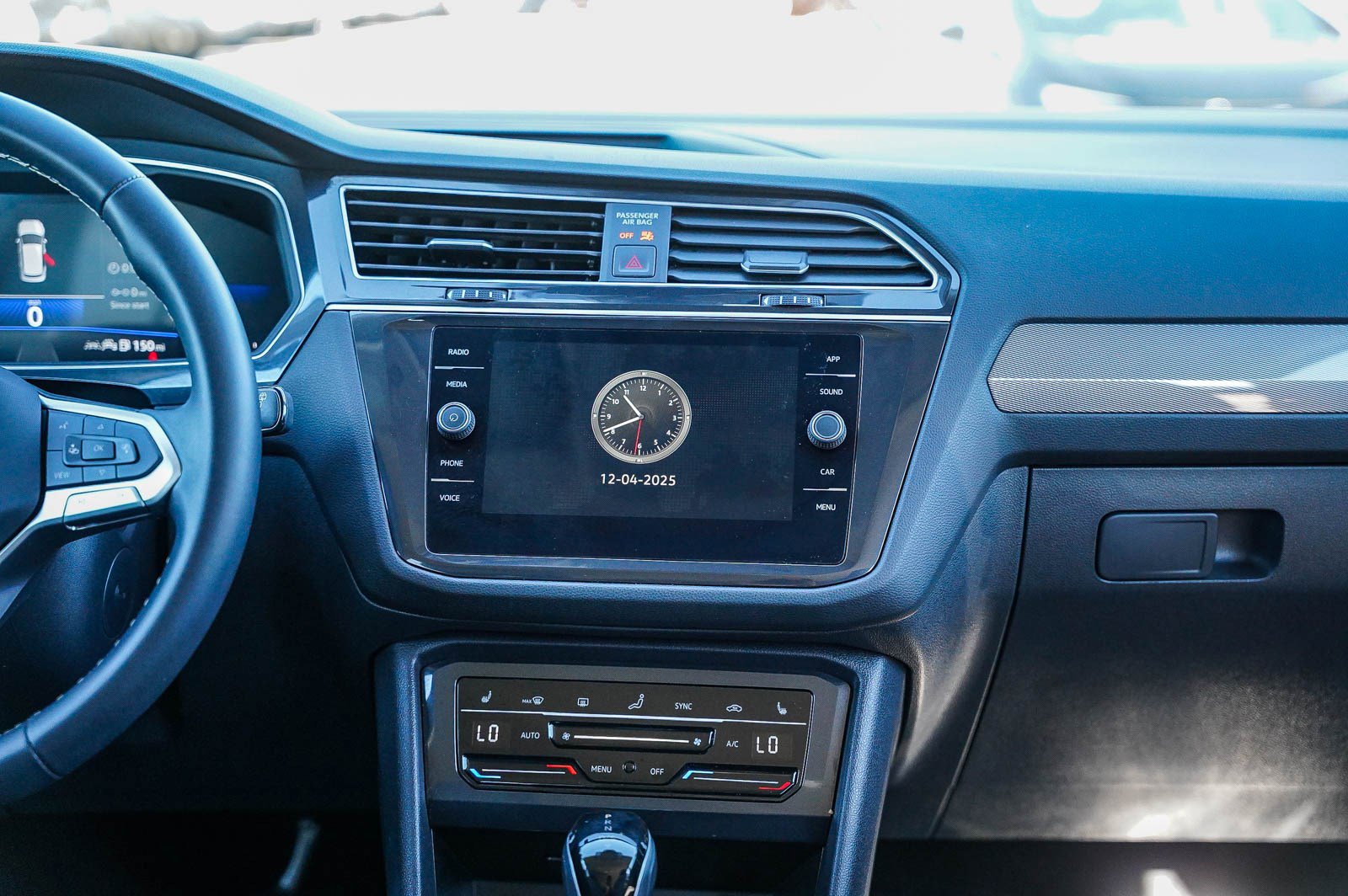 Used 2024 Volkswagen Tiguan SE image 14