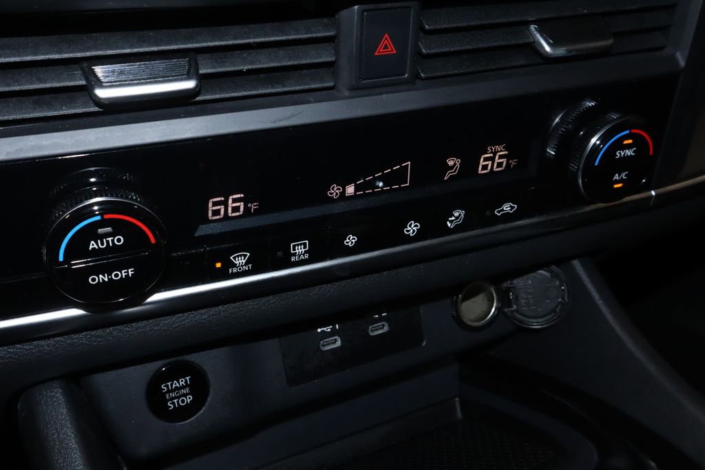 Certified 2025 Nissan Rogue SV FWD image 30