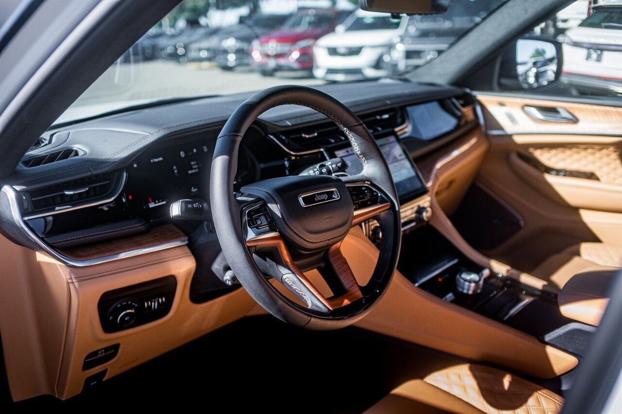 Used 2025 Jeep Grand Cherokee L Summit image 11