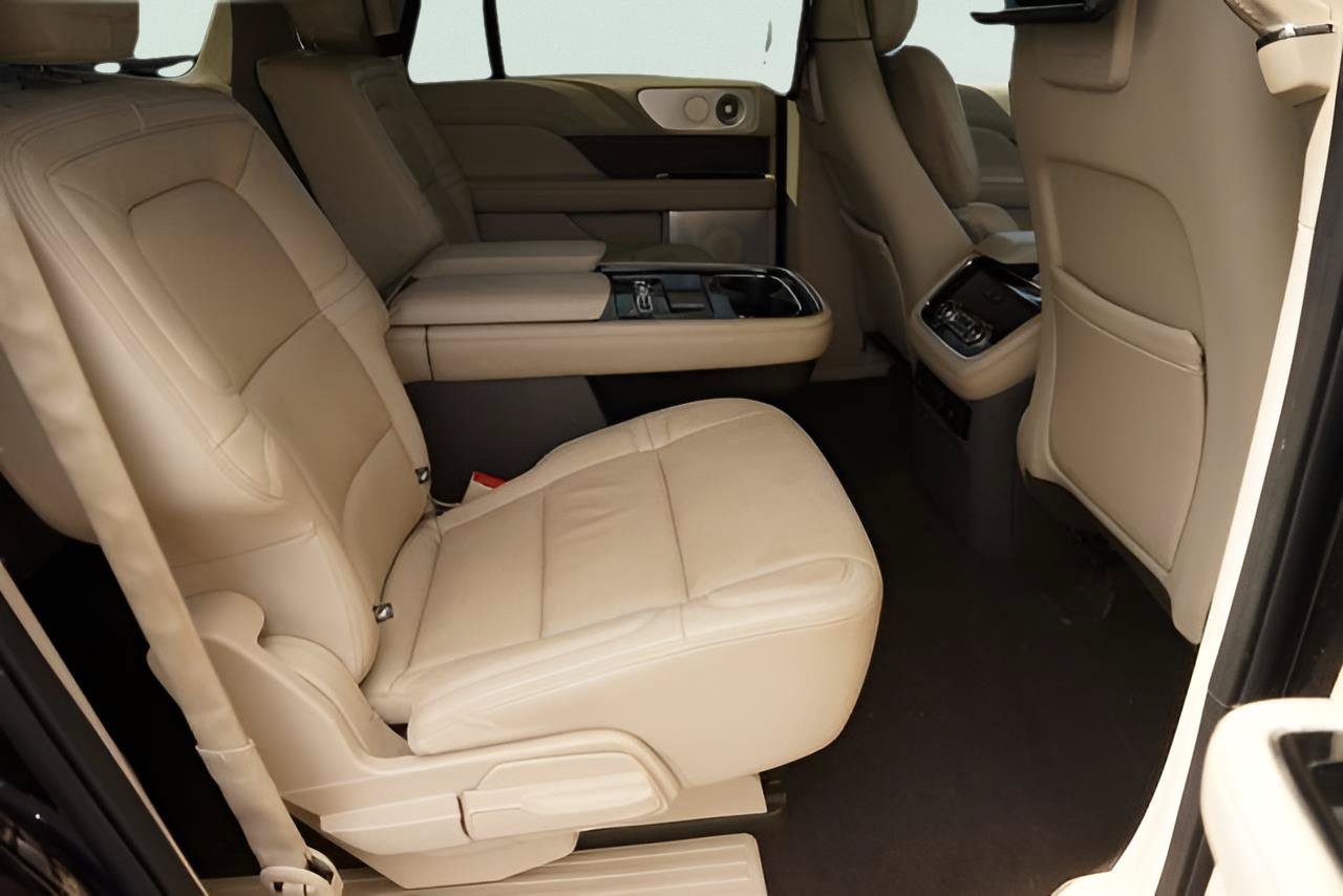 Used 2020 Lincoln Navigator L Reserve w/ Equipment Group 208A Reserve AWD/4WD image 18