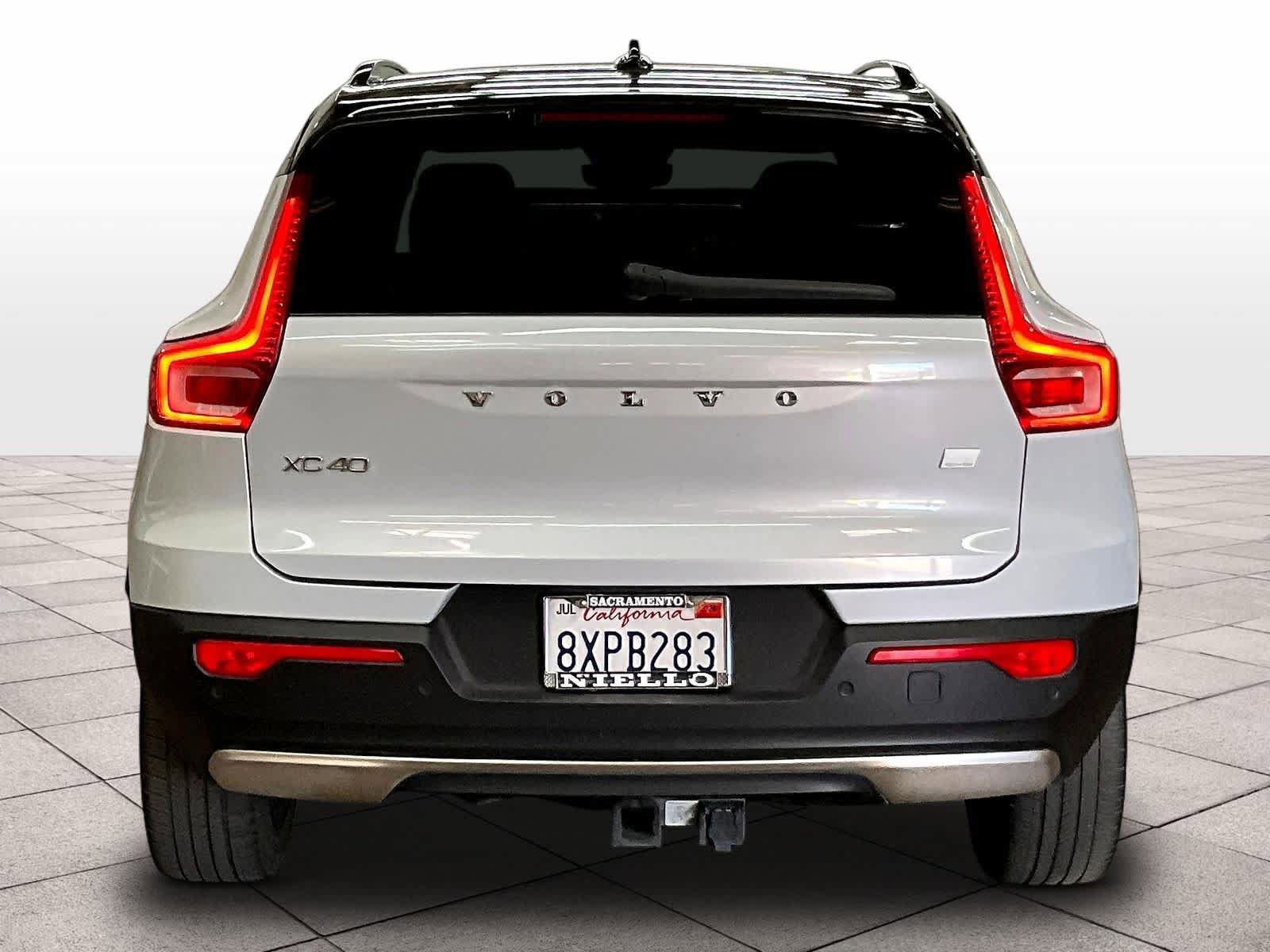 Used 2021 Volvo XC40 P8 Recharge image 6