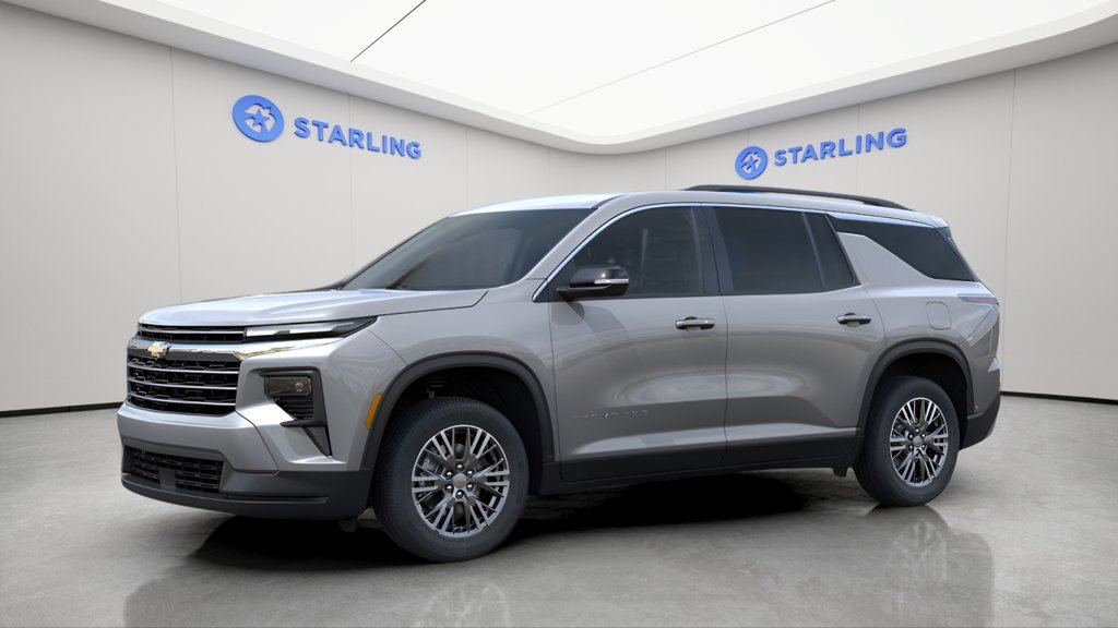 Used 2026 Chevrolet Traverse LT FWD image 2