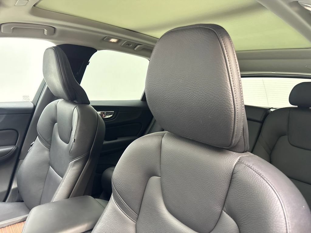 Used 2023 Volvo XC60 B5 Plus FWD image 27