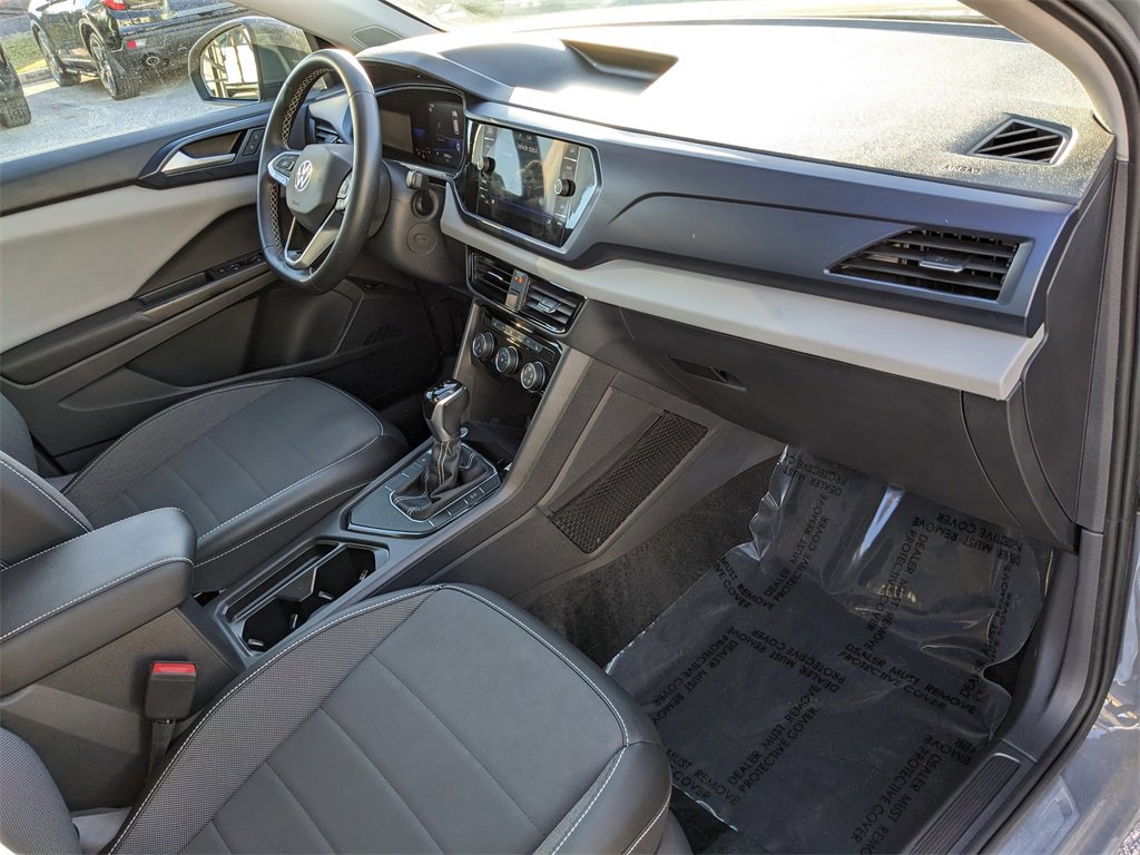 Certified 2023 Volkswagen Taos SE w/ Black Wheel Package image 14