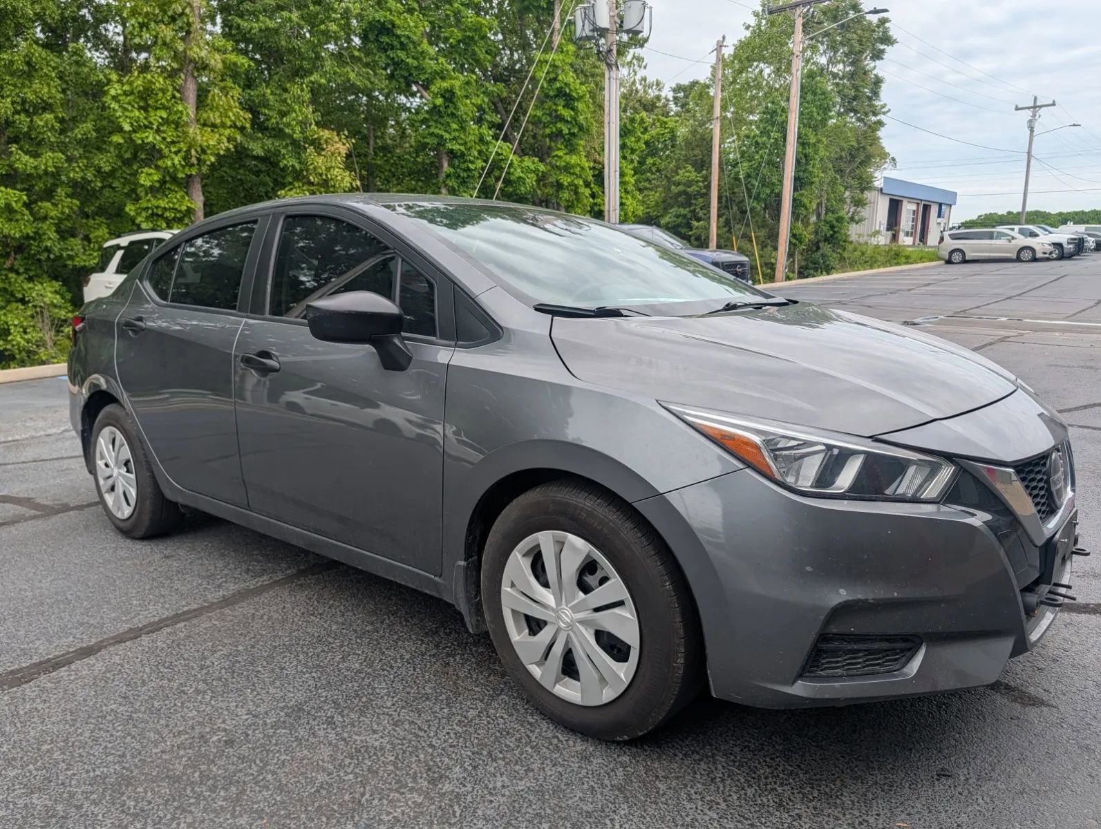 Used 2022 Nissan Versa S FWD image 5