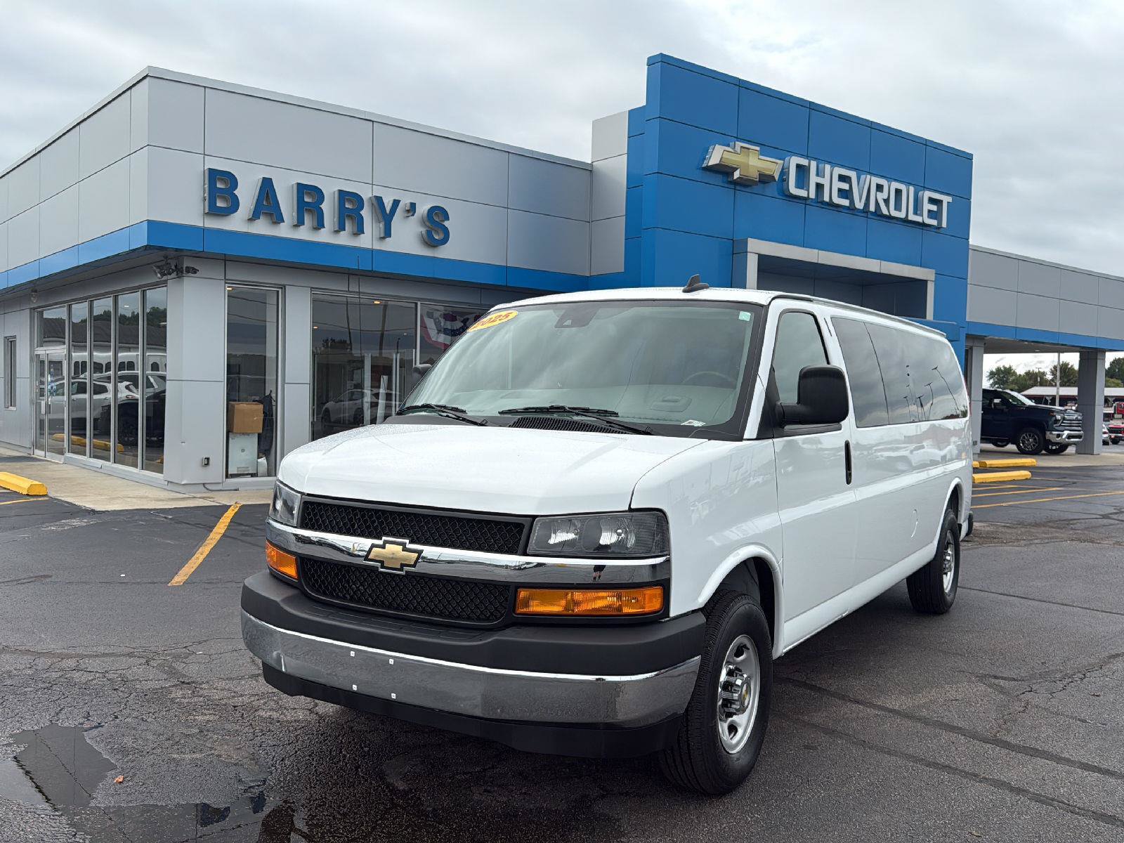 Used 2025 Chevrolet Express 3500 LT w/ LT Preferred Equipment Group RWD image 1