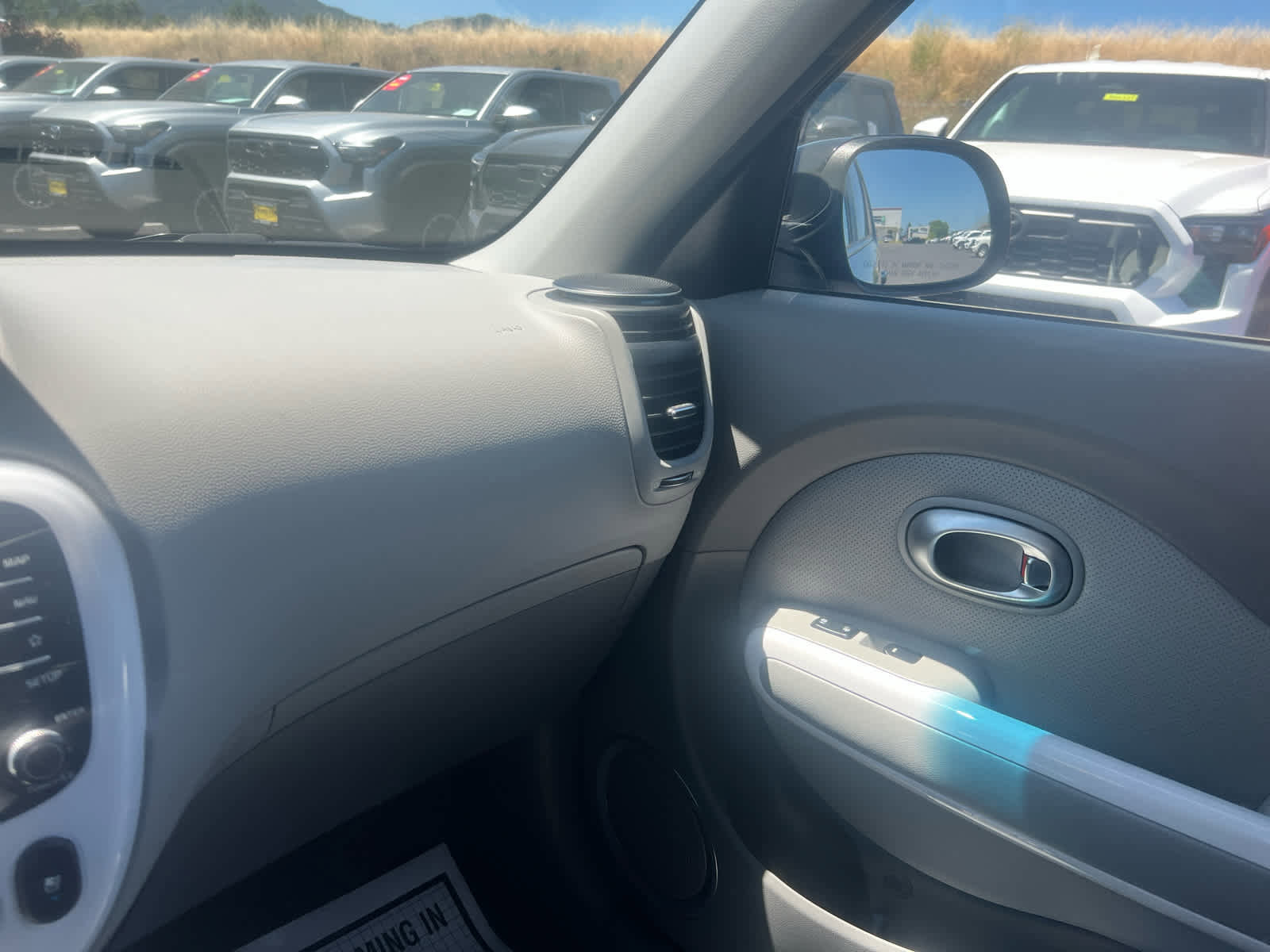 Used 2019 Kia Soul EV + image 22