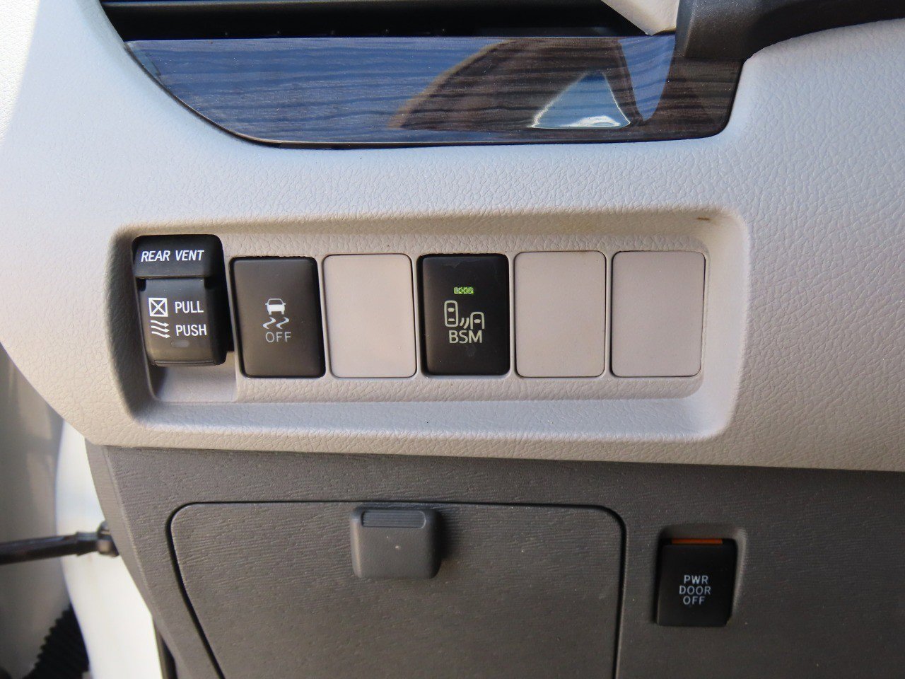 Used 2016 Toyota Sienna XLE FWD image 27