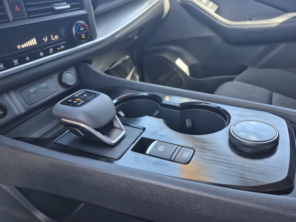 Used 2025 Nissan Rogue SV AWD/4WD image 10