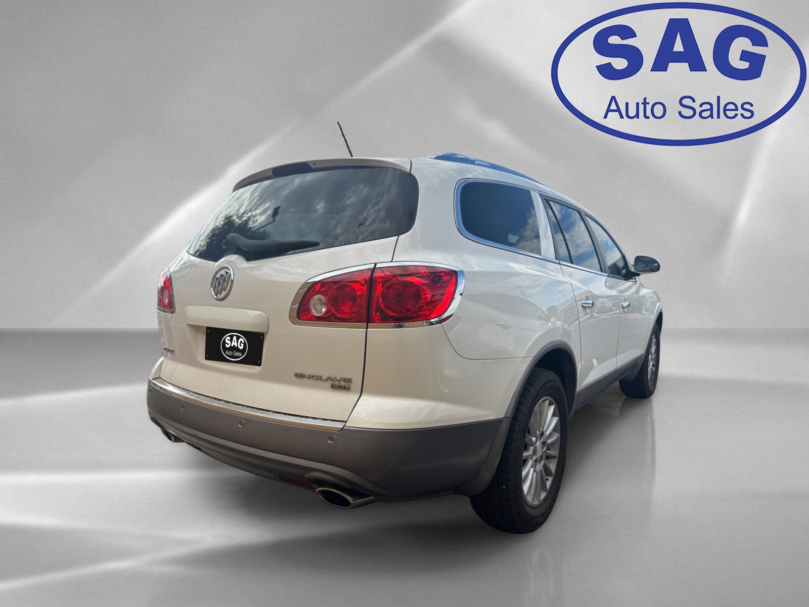 Used 2011 Buick Enclave CXL FWD image 3