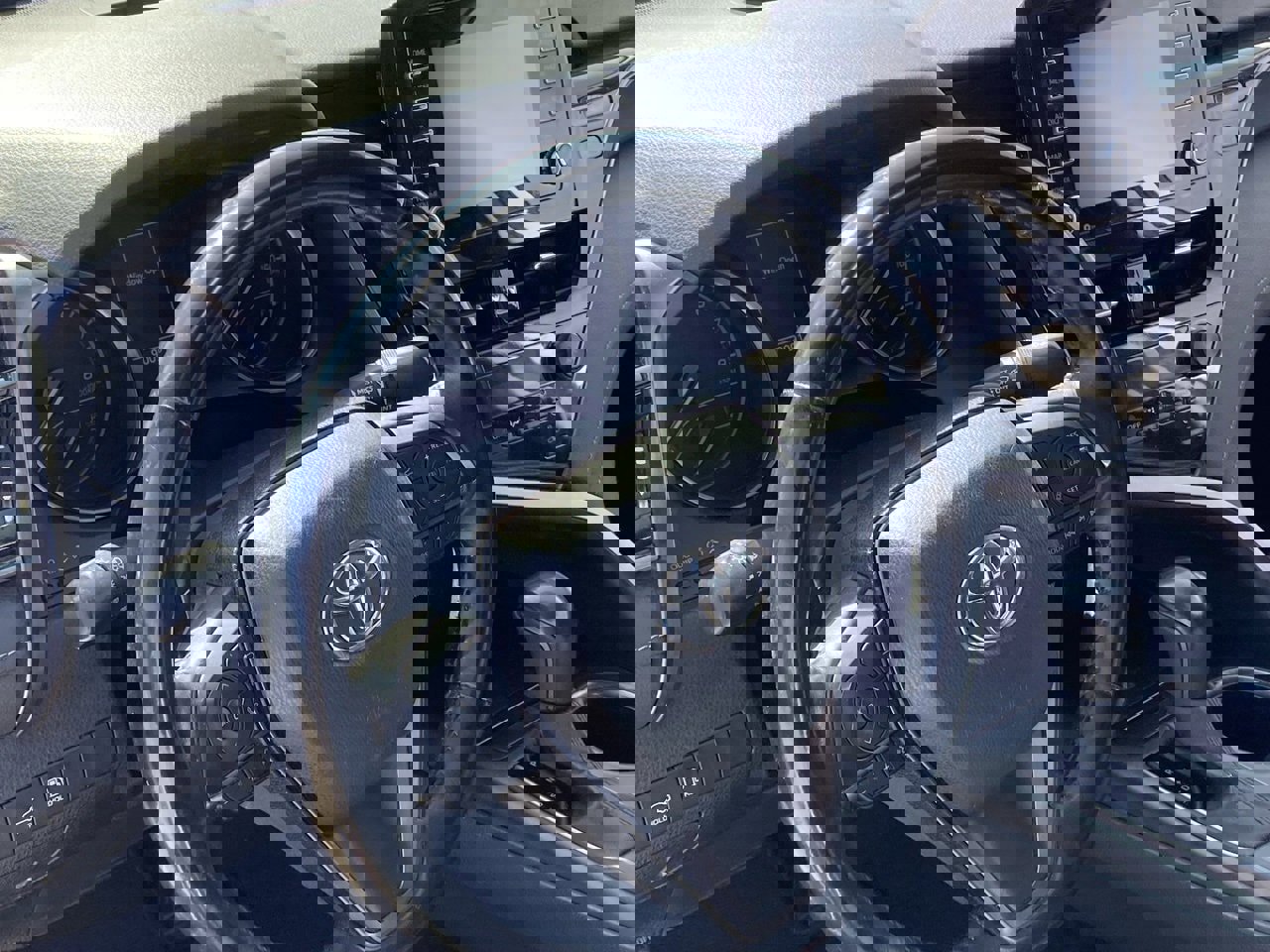 Used 2021 Toyota Camry SE image 8