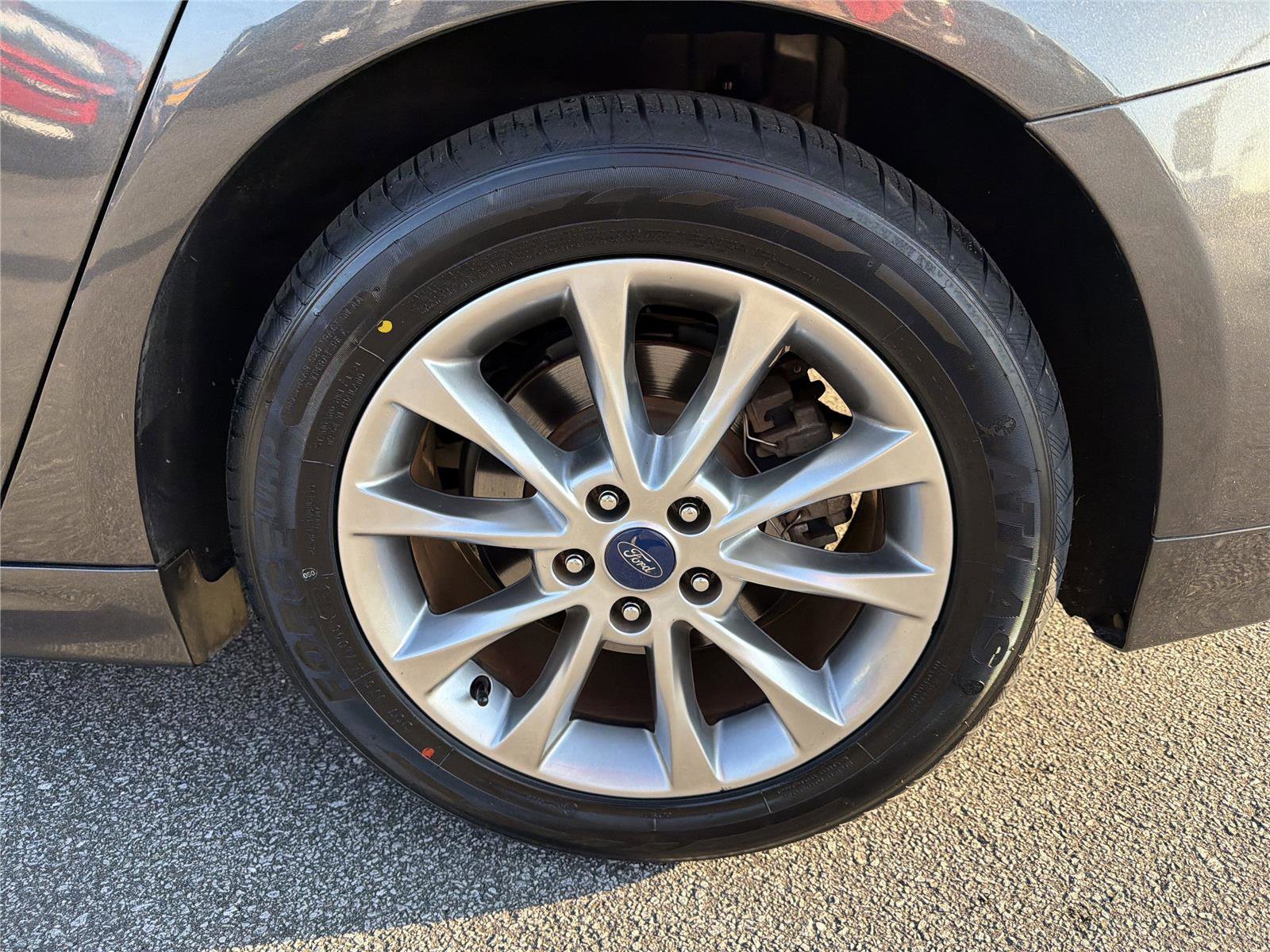 Used 2017 Ford Fusion SE w/ Fusion SE Technology Package image 17