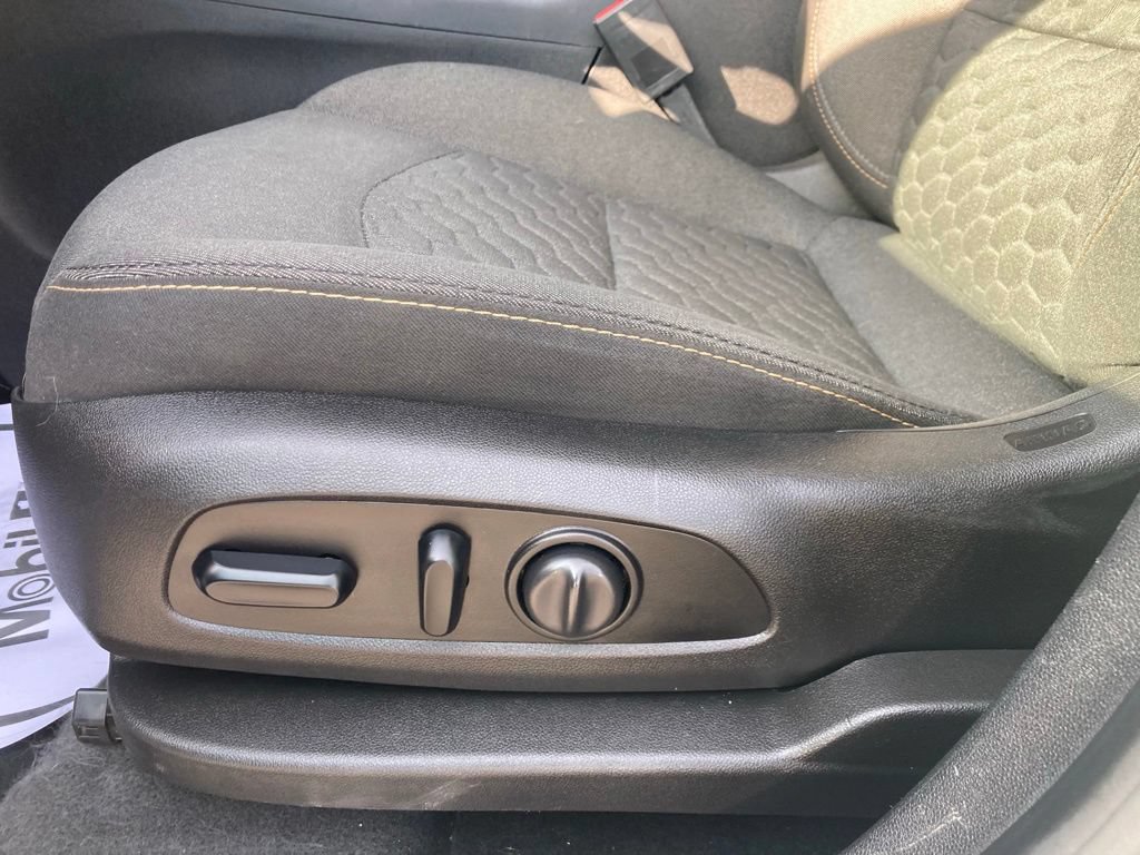 Used 2018 Chevrolet Equinox LT FWD image 4