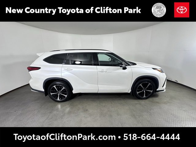 Used 2021 Toyota Highlander XSE image 2