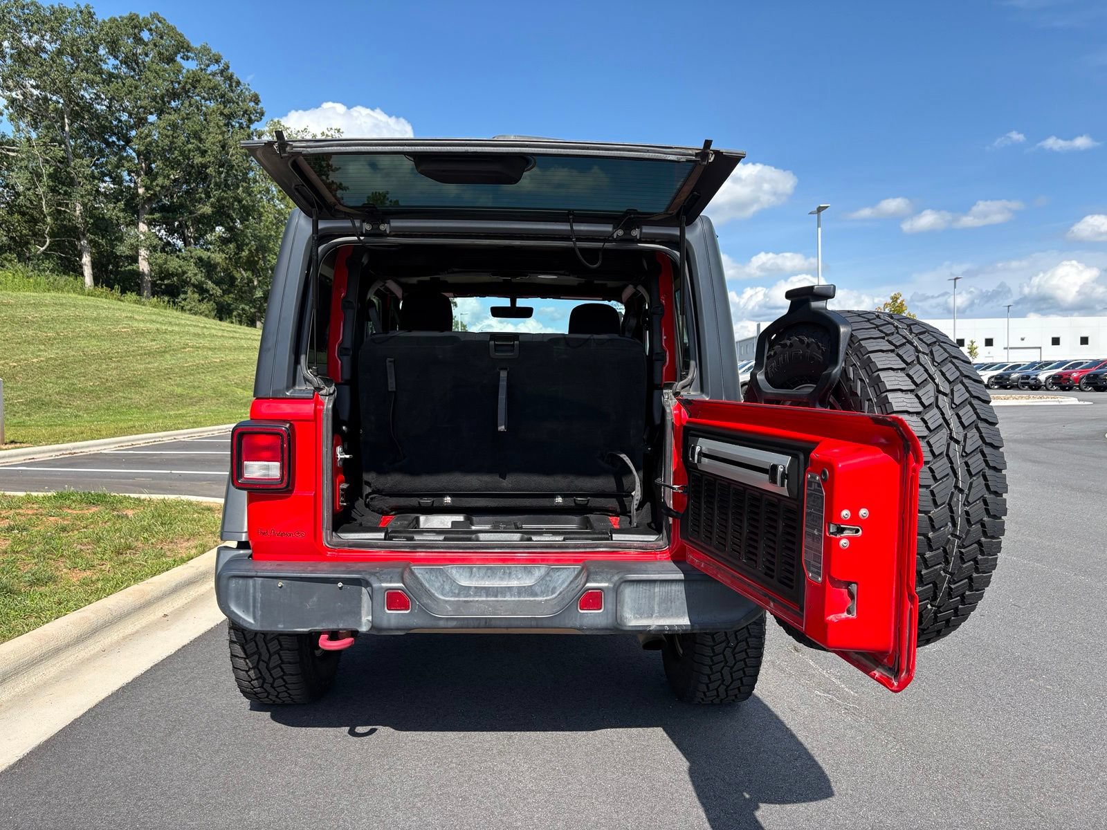 Used 2018 Jeep Wrangler Rubicon AWD/4WD image 11