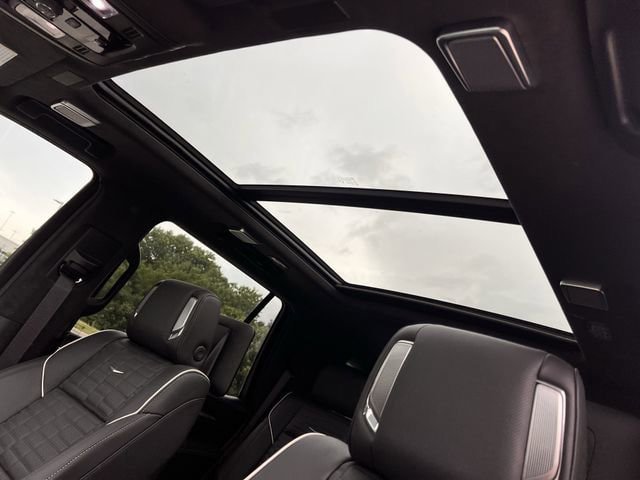 New 2026 Cadillac Escalade V w/ LPO, ONYX Package AWD/4WD image 19