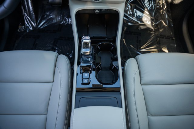 New 2026 Volvo XC40 B5 Ultra w/ Protection Package Premier image 28