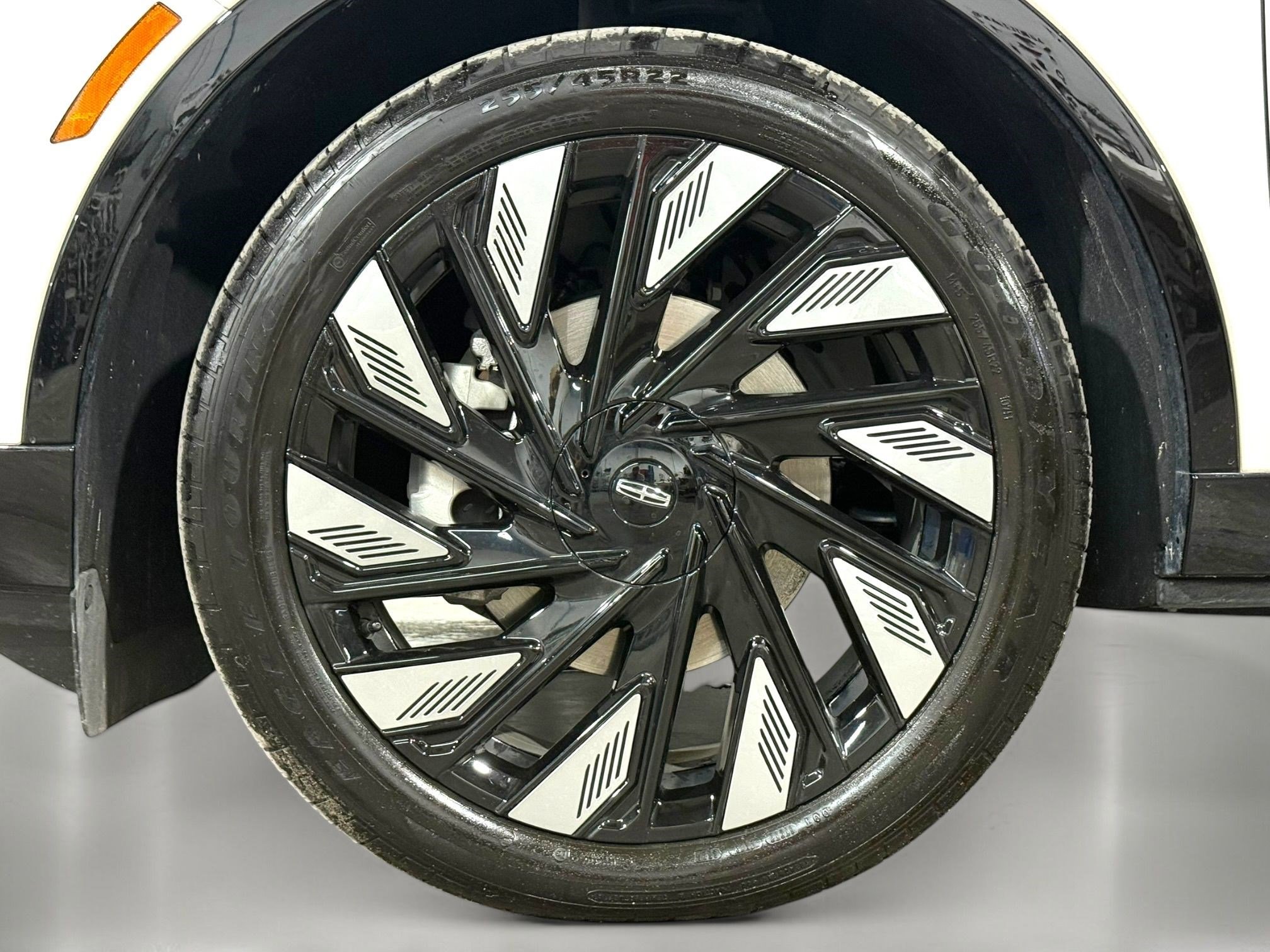 Used 2025 Lincoln Nautilus Reserve w/ Jet Appearance Package image 12