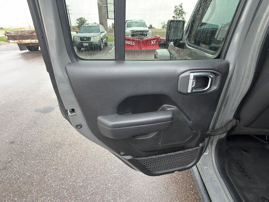Used 2023 Jeep Gladiator Sport AWD/4WD image 18
