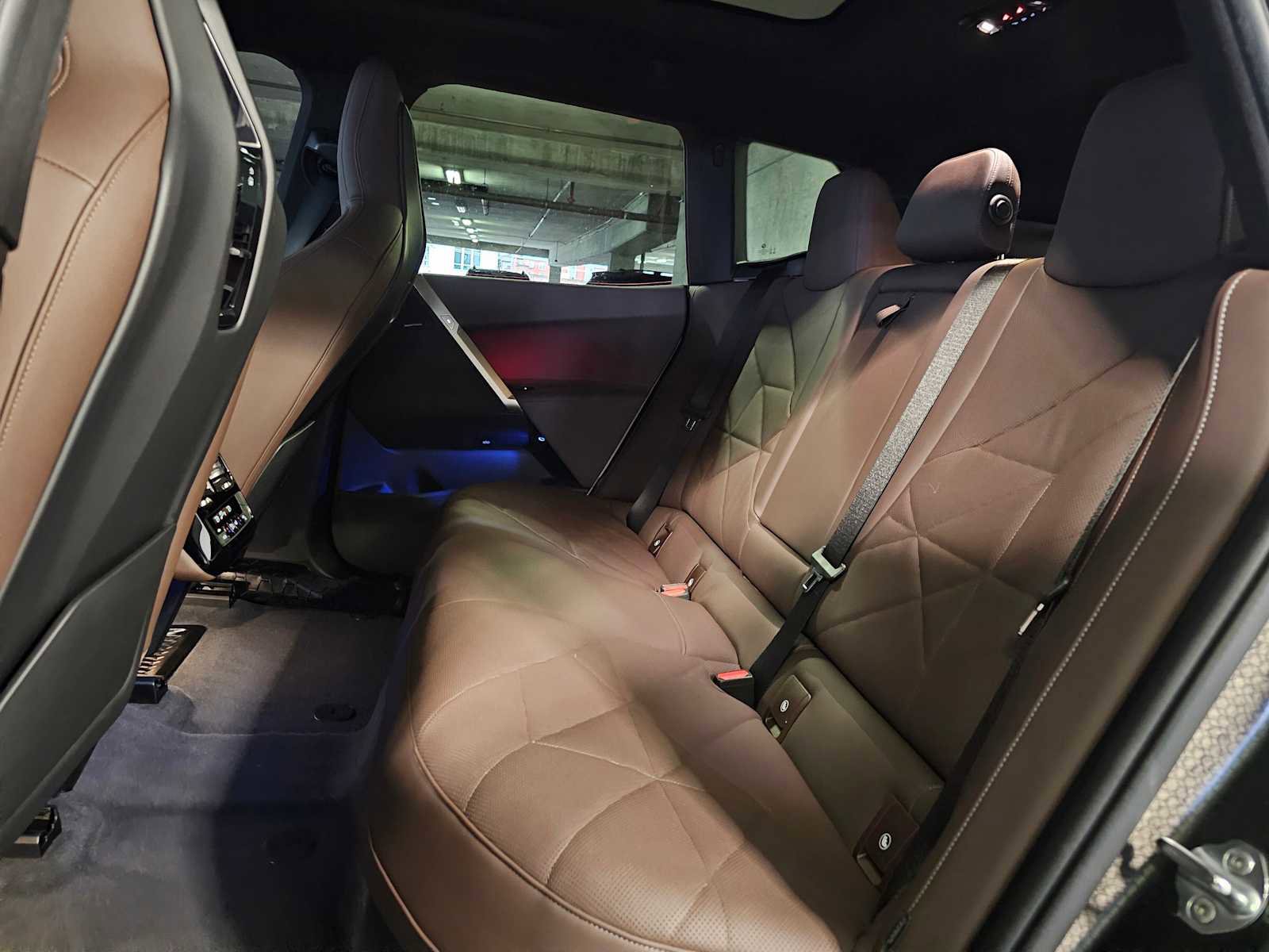 Used 2024 BMW iX xDrive50 w/ Premium Package image 33