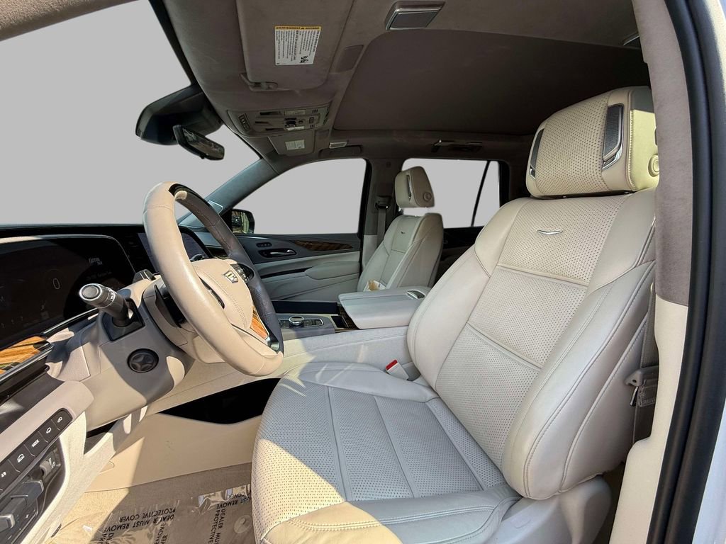 Used 2023 Cadillac Escalade Sport Platinum image 2