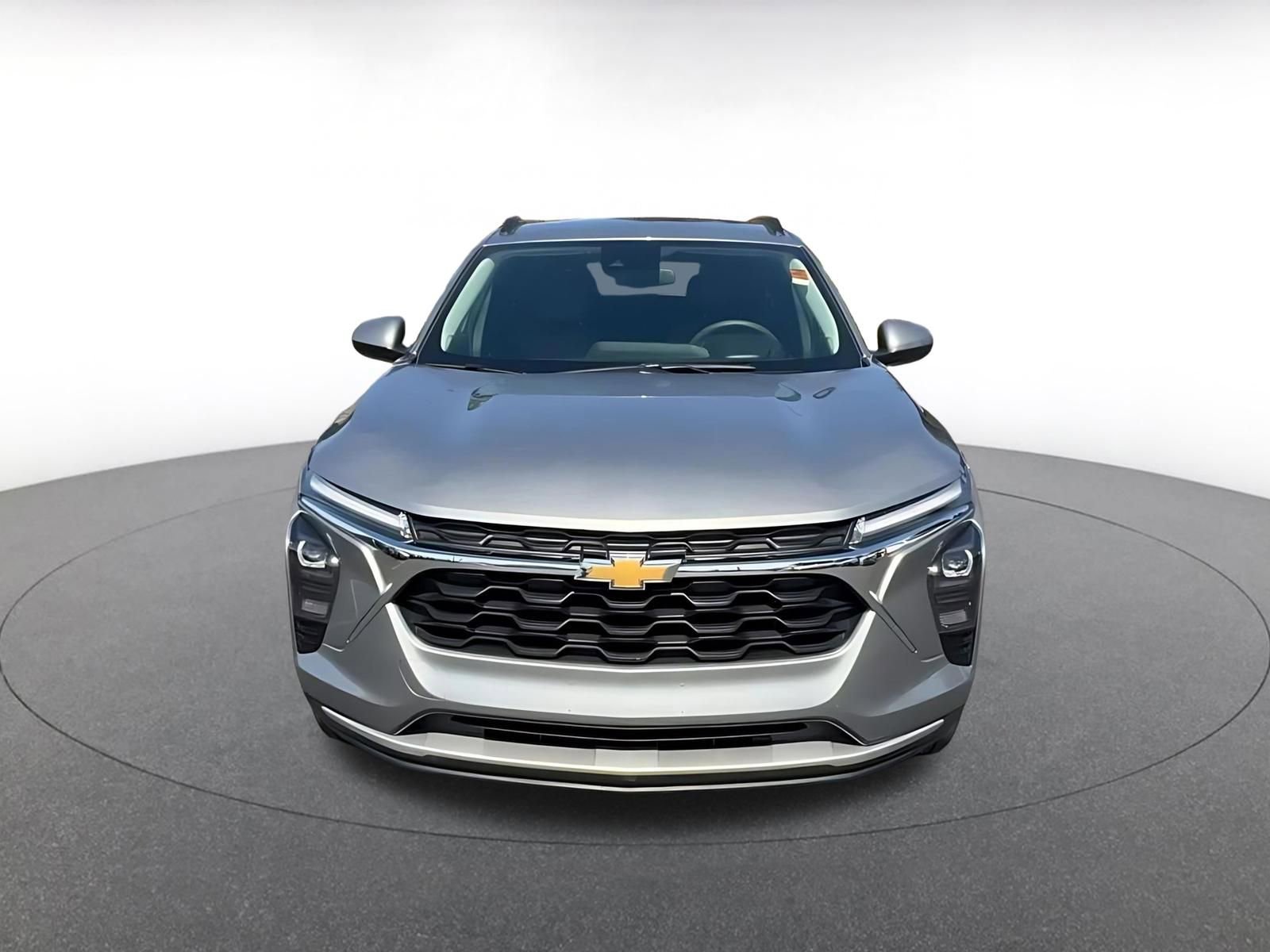 Used 2025 Chevrolet Trax LT FWD image 4