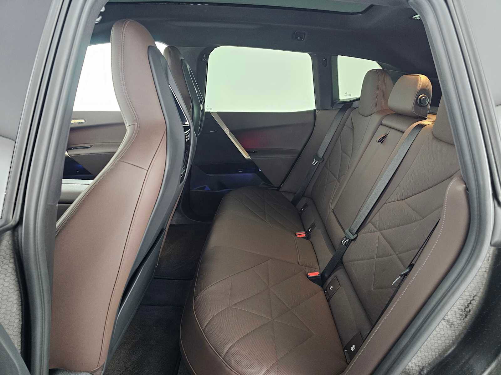 Used 2023 BMW iX xDrive50 w/ Premium Package image 17