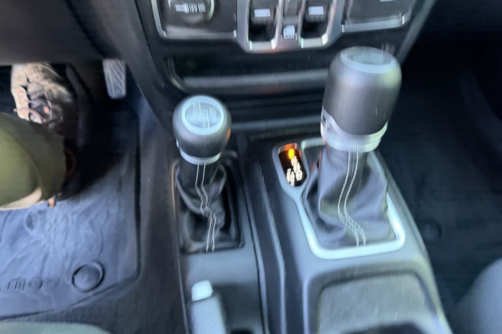 Used 2020 Jeep Wrangler Unlimited Sahara AWD/4WD image 28
