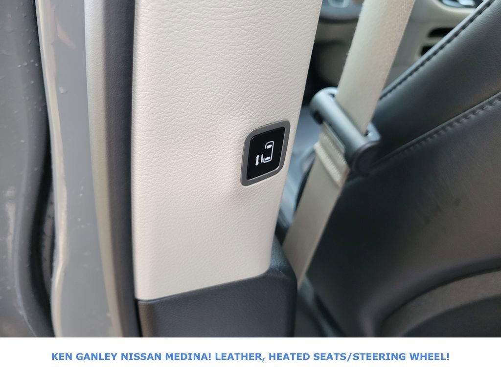 Used 2023 Chrysler Pacifica Touring-L image 42