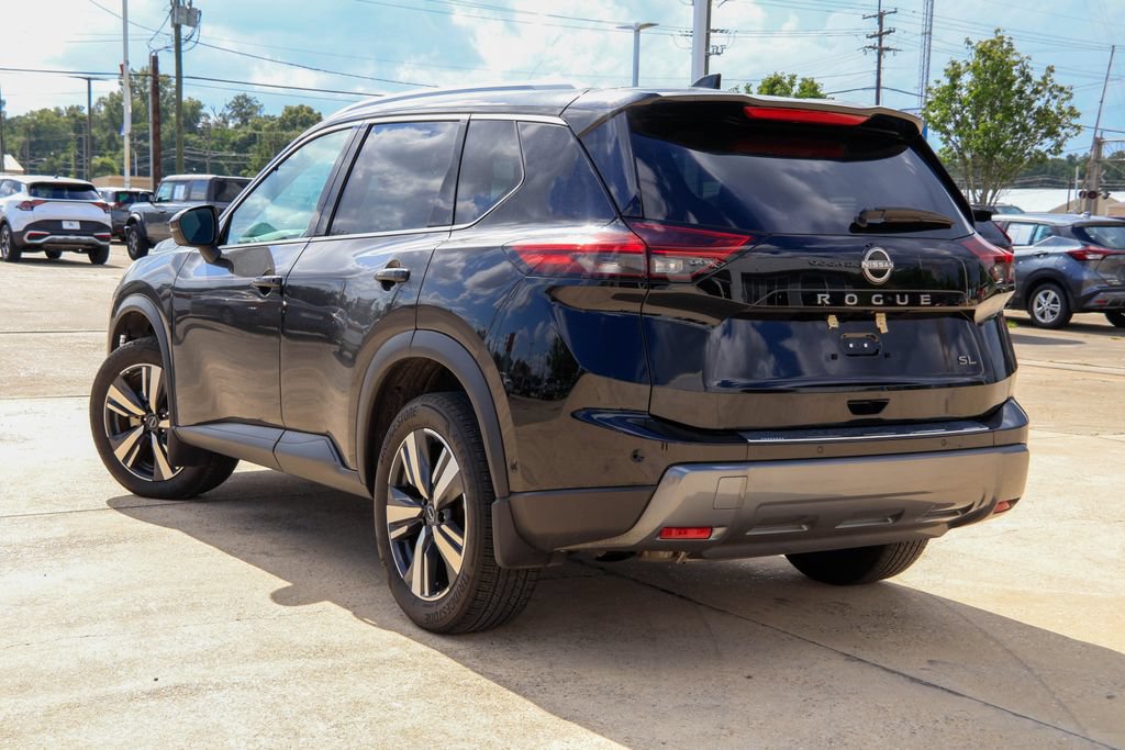 Used 2024 Nissan Rogue SL FWD image 2