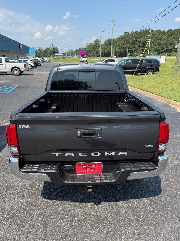 Used 2020 Toyota Tacoma SR5 RWD image 4