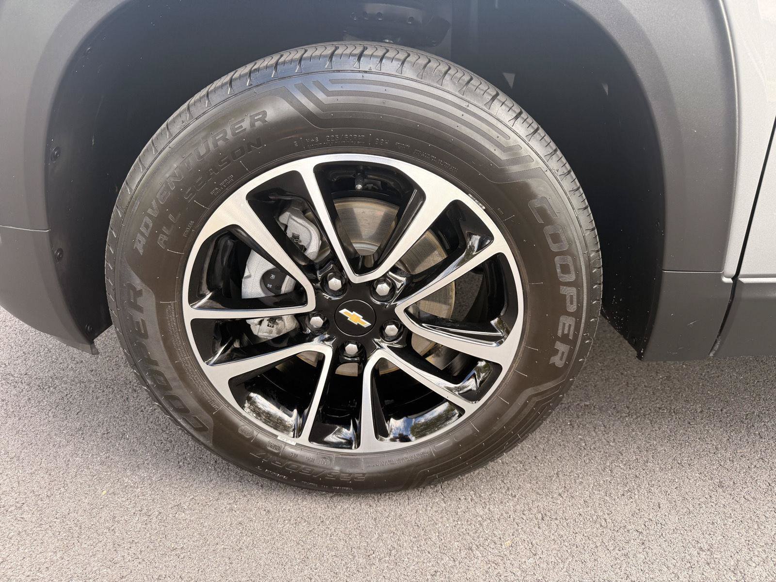 Used 2025 Chevrolet TrailBlazer LT AWD/4WD image 9