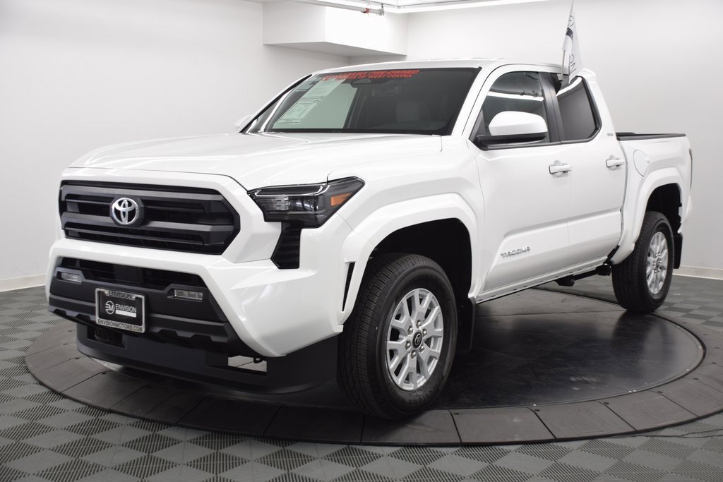 Used 2025 Toyota Tacoma SR5 image 2
