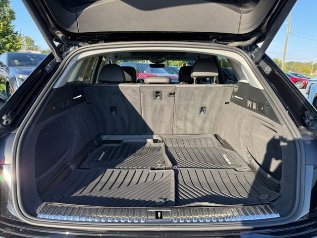 Used 2019 Audi e-tron Premium Plus image 38