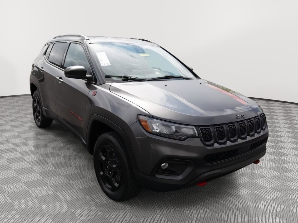 Used 2023 Jeep Compass Trailhawk AWD/4WD image 3