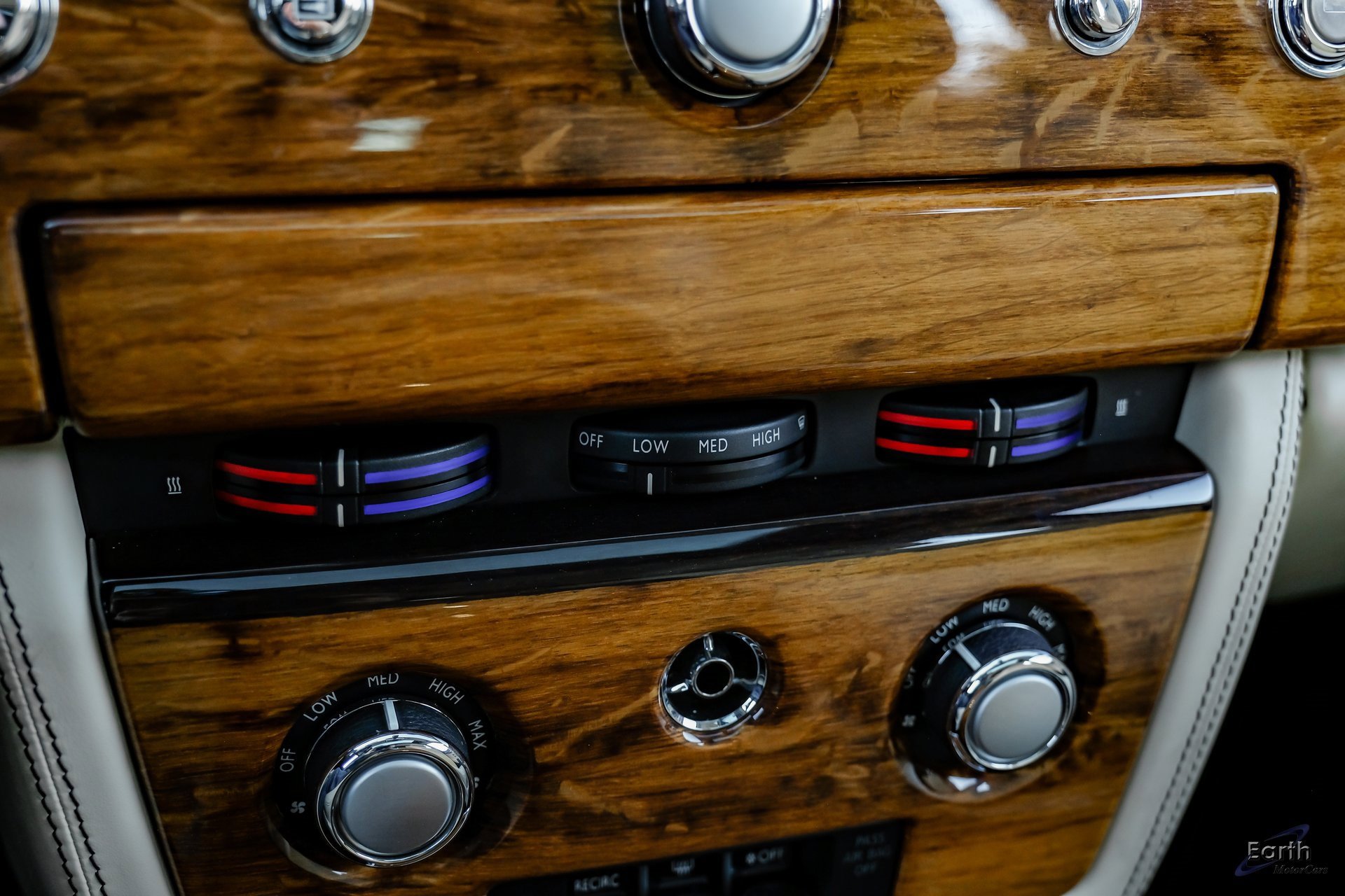 Used 2014 Rolls-Royce Phantom Sedan image 55