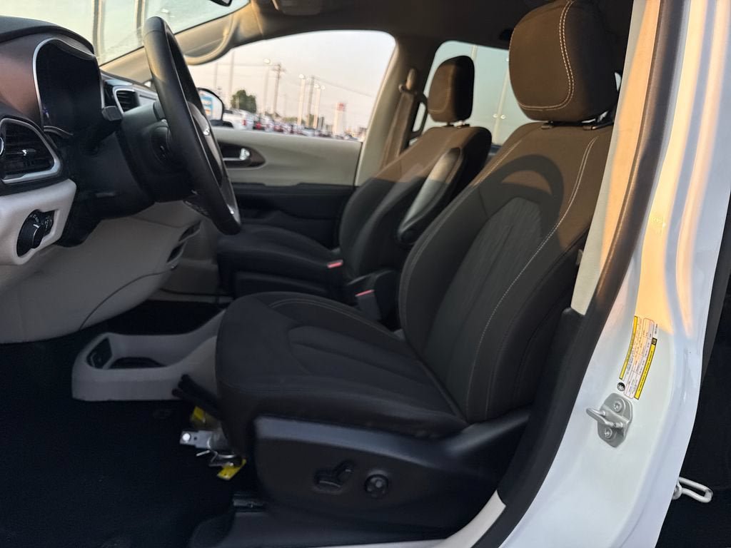 Used 2024 Chrysler Voyager LX FWD image 14