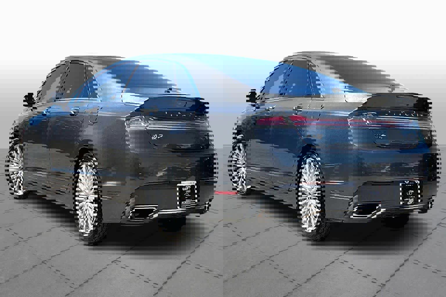 Used 2017 Lincoln MKZ Reserve image 12