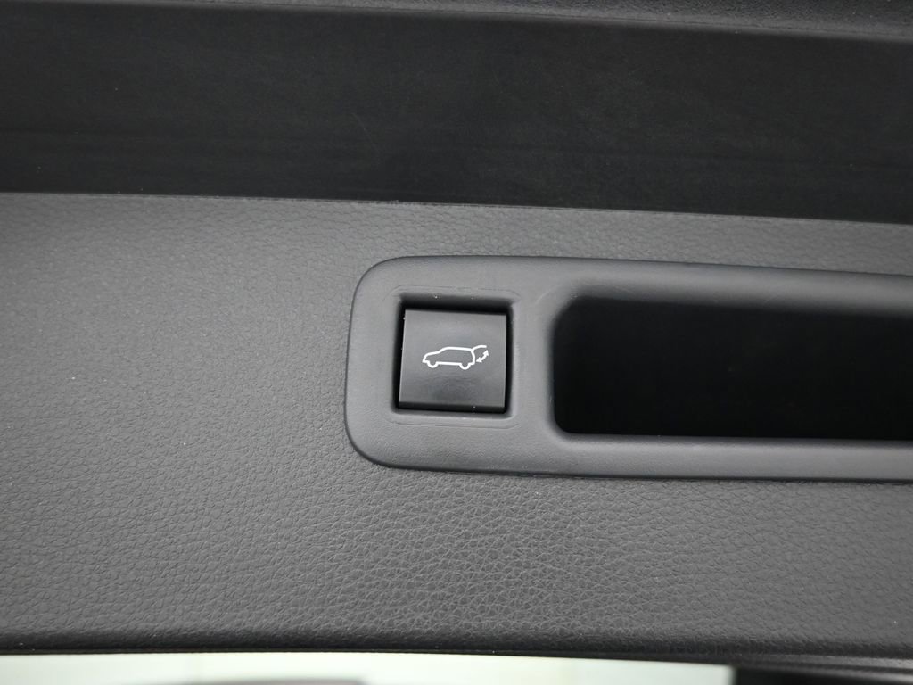 Used 2024 Toyota Highlander LE image 29