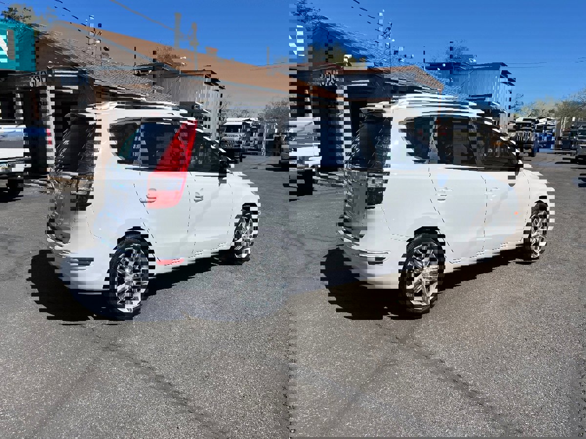 Used 2011 Hyundai Elantra SE image 4