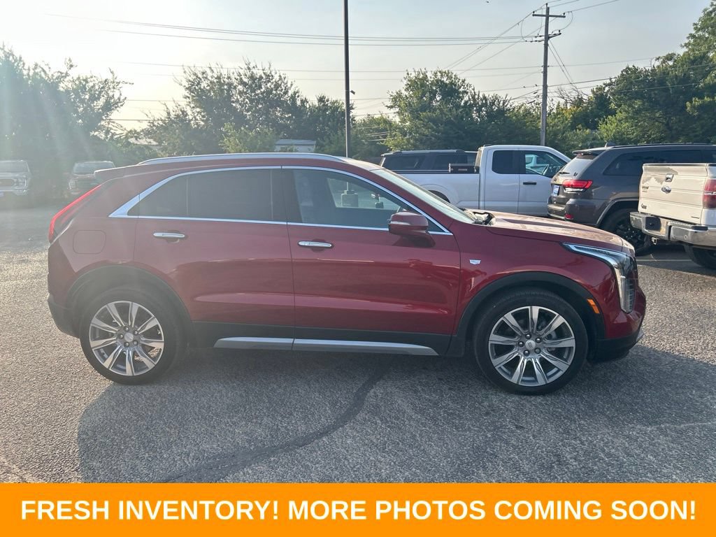 Used 2022 Cadillac XT4 Premium Luxury w/ Cold Weather Package FWD image 2